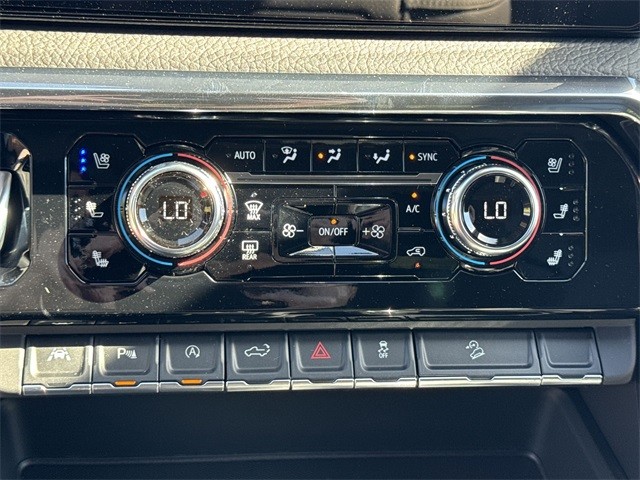 GMC Sierra 1500 Vehicle Full-screen Gallery Image 19