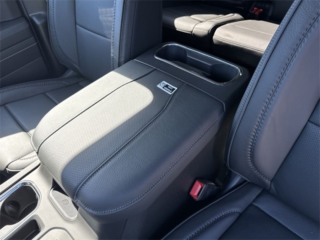 GMC Sierra 1500 Vehicle Full-screen Gallery Image 21