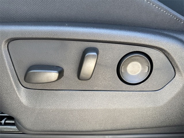 GMC Sierra 1500 Vehicle Full-screen Gallery Image 12