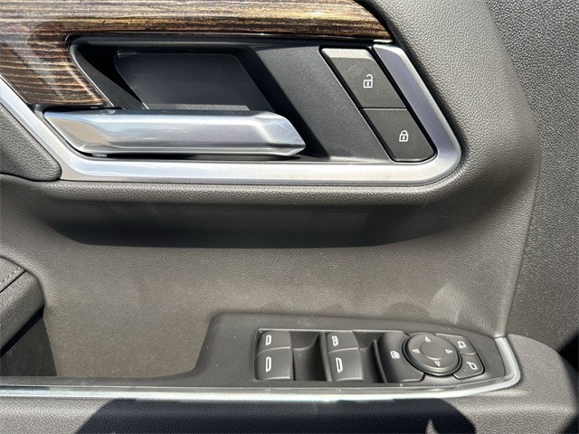 GMC Sierra 1500 Vehicle Full-screen Gallery Image 13