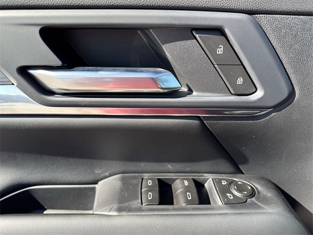 GMC Terrain Vehicle Full-screen Gallery Image 13