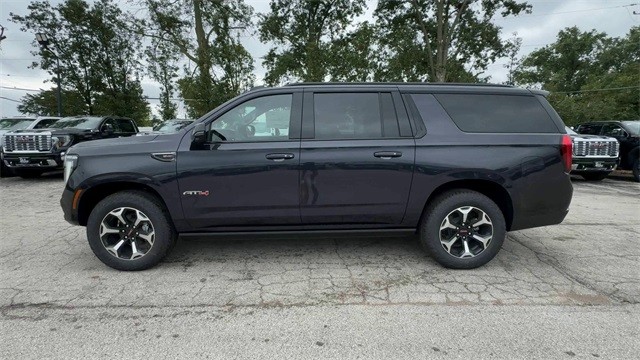 GMC Yukon XL Vehicle Full-screen Gallery Image 05