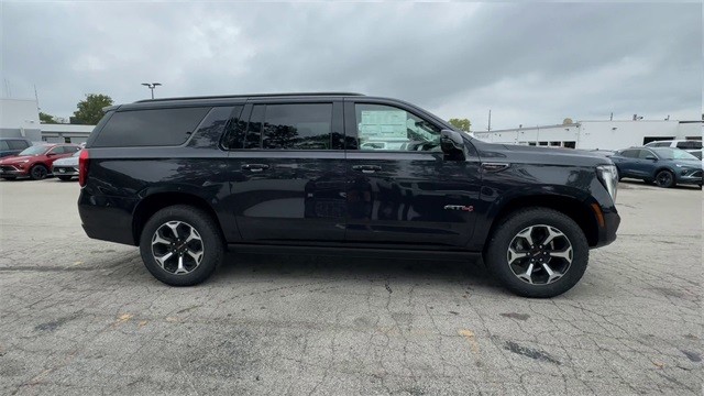 GMC Yukon XL Vehicle Full-screen Gallery Image 09