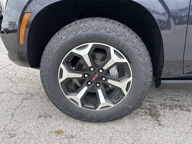 GMC Yukon XL Vehicle Full-screen Gallery Image 10