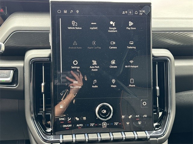 GMC Yukon XL Vehicle Full-screen Gallery Image 16