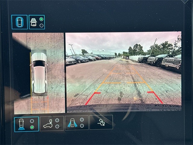 GMC Yukon XL Vehicle Full-screen Gallery Image 17