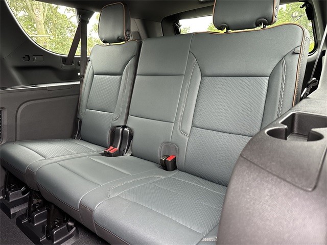 GMC Yukon XL Vehicle Full-screen Gallery Image 24