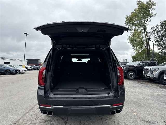 GMC Yukon XL Vehicle Full-screen Gallery Image 25