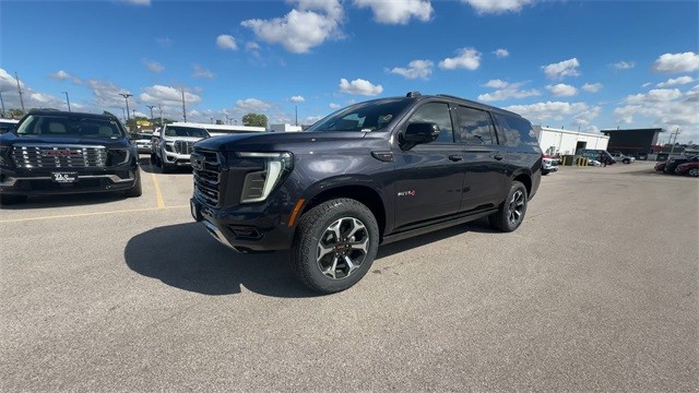 GMC Yukon XL Vehicle Full-screen Gallery Image 04