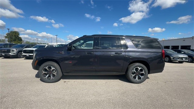 GMC Yukon XL Vehicle Full-screen Gallery Image 05