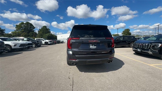 GMC Yukon XL Vehicle Full-screen Gallery Image 07