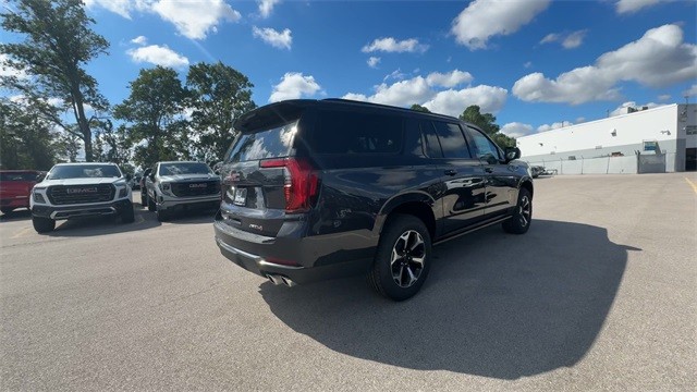 GMC Yukon XL Vehicle Full-screen Gallery Image 08