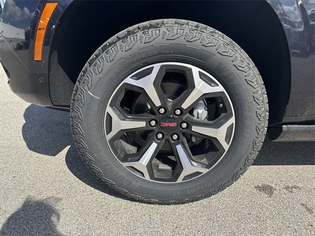 GMC Yukon XL Vehicle Full-screen Gallery Image 10