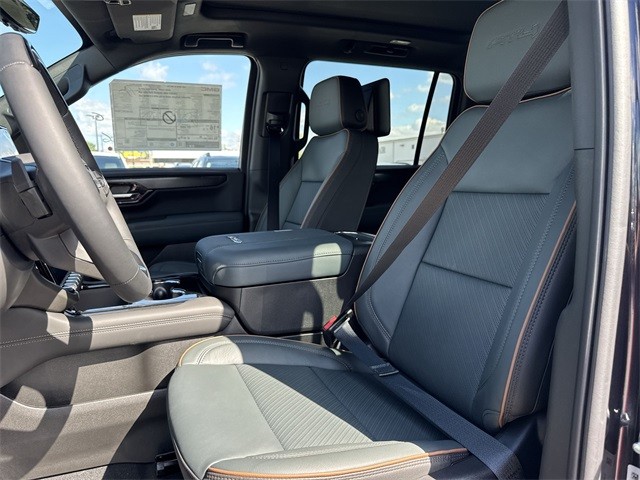 GMC Yukon XL Vehicle Full-screen Gallery Image 11