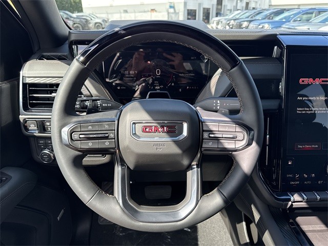 GMC Yukon XL Vehicle Full-screen Gallery Image 14