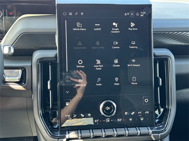 GMC Yukon XL Vehicle Full-screen Gallery Image 16