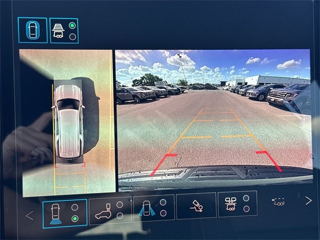 GMC Yukon XL Vehicle Full-screen Gallery Image 17