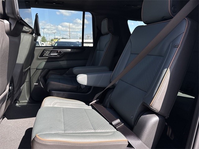 GMC Yukon XL Vehicle Full-screen Gallery Image 23