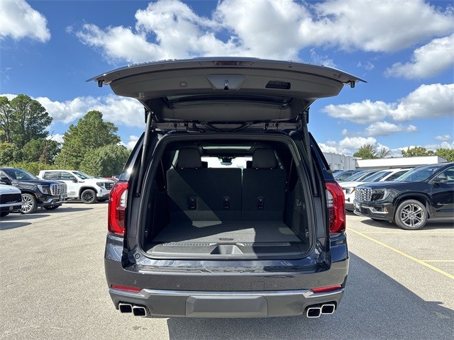 GMC Yukon XL Vehicle Full-screen Gallery Image 25