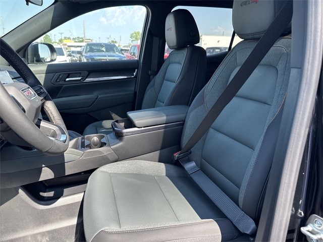 GMC Terrain Vehicle Full-screen Gallery Image 11