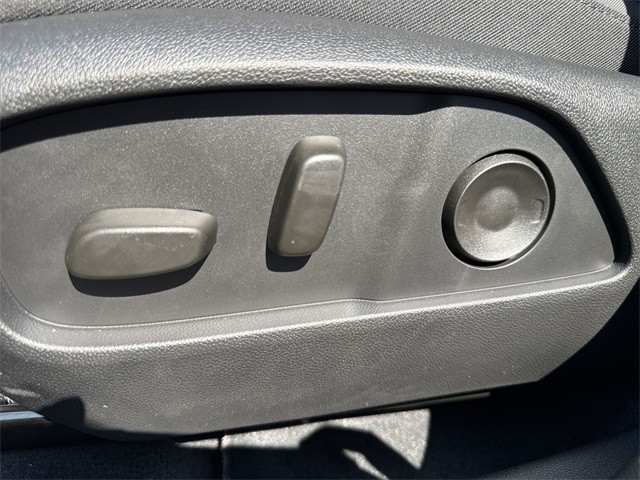 GMC Terrain Vehicle Full-screen Gallery Image 12