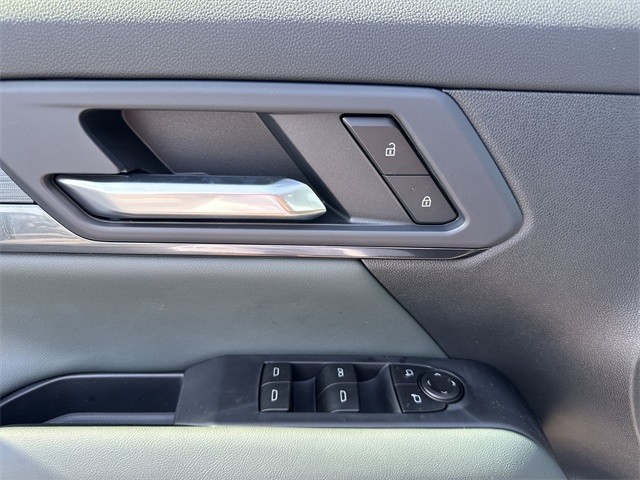 GMC Terrain Vehicle Full-screen Gallery Image 13