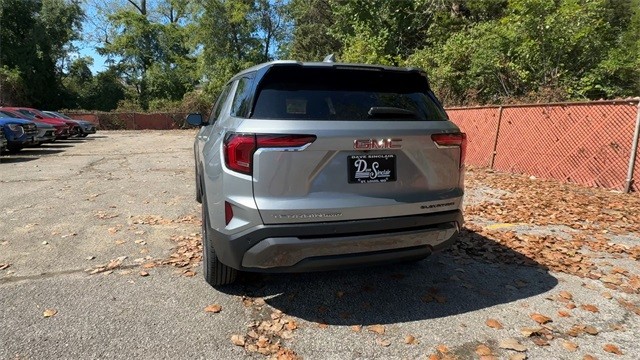 GMC Terrain Vehicle Full-screen Gallery Image 07