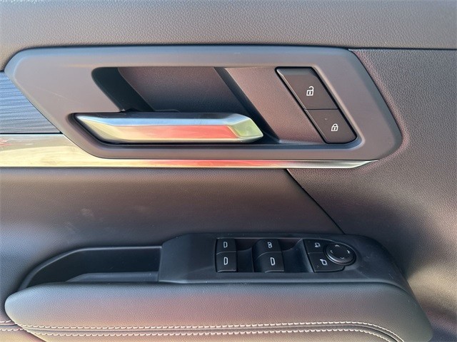 GMC Terrain Vehicle Full-screen Gallery Image 13