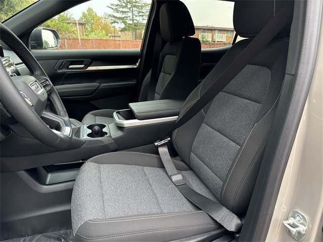 GMC Terrain Vehicle Full-screen Gallery Image 11