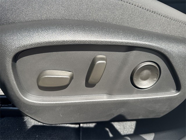 GMC Terrain Vehicle Full-screen Gallery Image 12