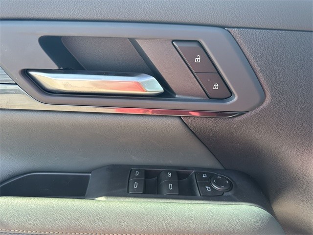 GMC Terrain Vehicle Full-screen Gallery Image 13