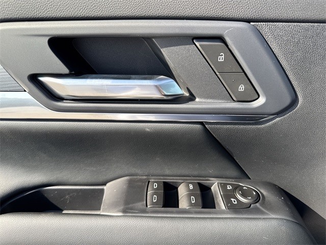 GMC Terrain Vehicle Full-screen Gallery Image 13