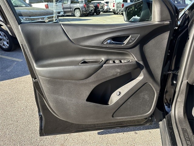 Chevrolet Equinox Vehicle Full-screen Gallery Image 25