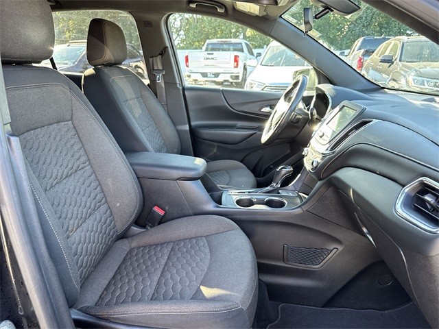 Chevrolet Equinox Vehicle Full-screen Gallery Image 30