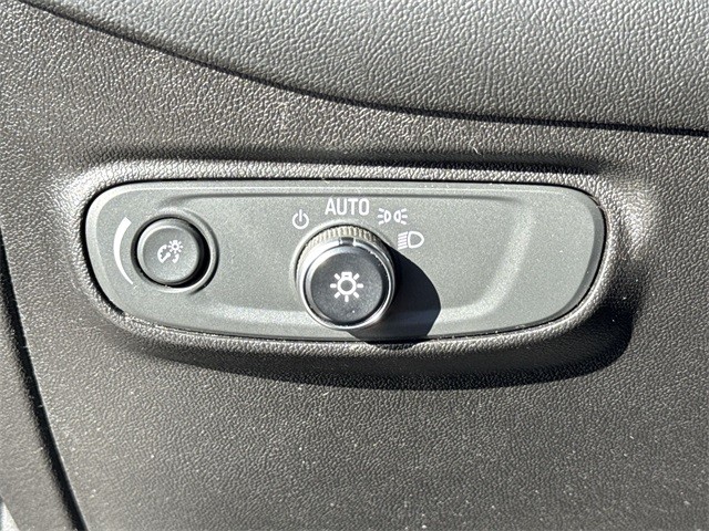 Chevrolet Equinox Vehicle Full-screen Gallery Image 37