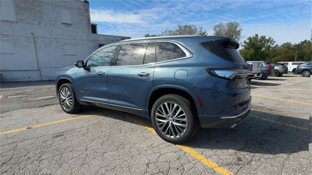 Buick Enclave Vehicle Full-screen Gallery Image 06