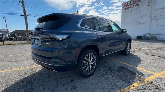Buick Enclave Vehicle Full-screen Gallery Image 08