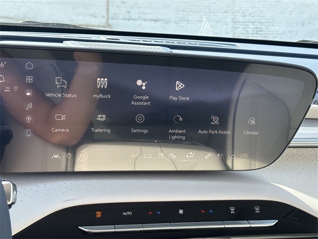 Buick Enclave Vehicle Full-screen Gallery Image 16