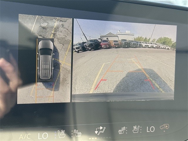 Buick Enclave Vehicle Full-screen Gallery Image 17