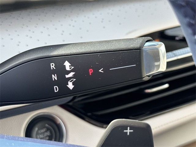 Buick Enclave Vehicle Full-screen Gallery Image 20