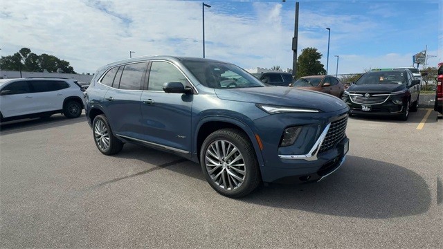 Buick Enclave Vehicle Full-screen Gallery Image 02