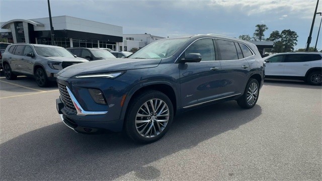 Buick Enclave Vehicle Full-screen Gallery Image 04