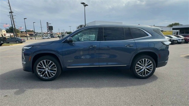 Buick Enclave Vehicle Full-screen Gallery Image 05