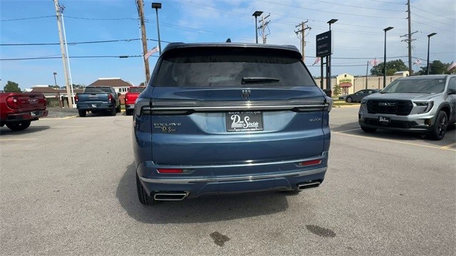 Buick Enclave Vehicle Full-screen Gallery Image 07