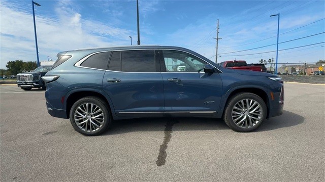 Buick Enclave Vehicle Full-screen Gallery Image 09