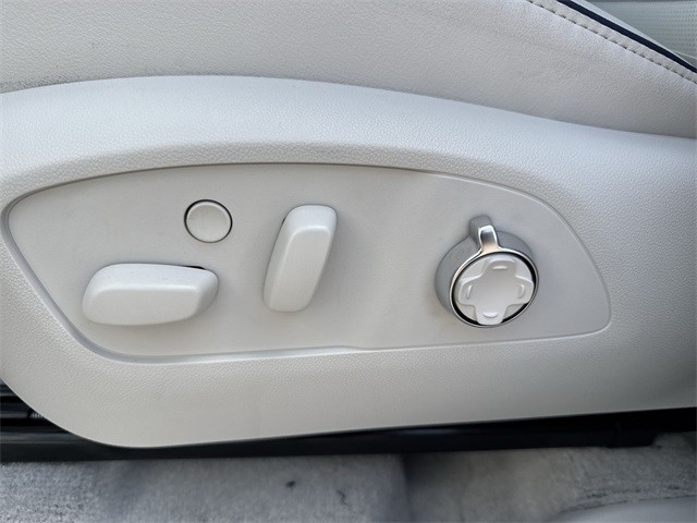Buick Enclave Vehicle Full-screen Gallery Image 12