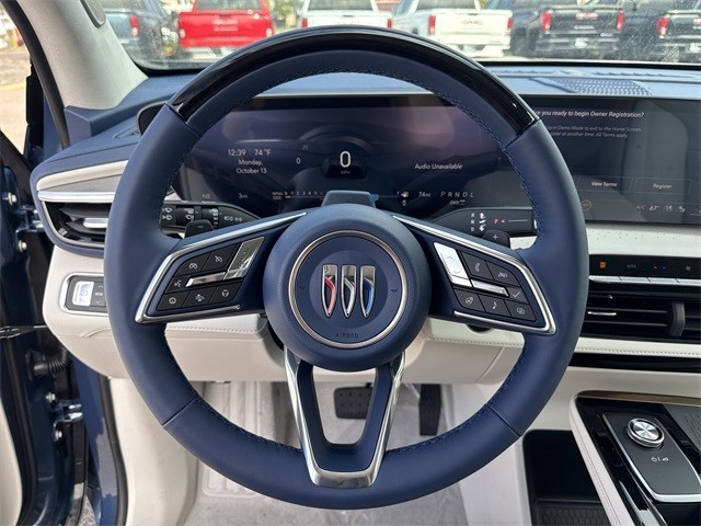 Buick Enclave Vehicle Full-screen Gallery Image 14