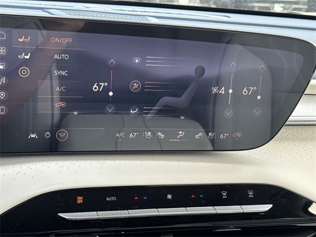 Buick Enclave Vehicle Full-screen Gallery Image 19