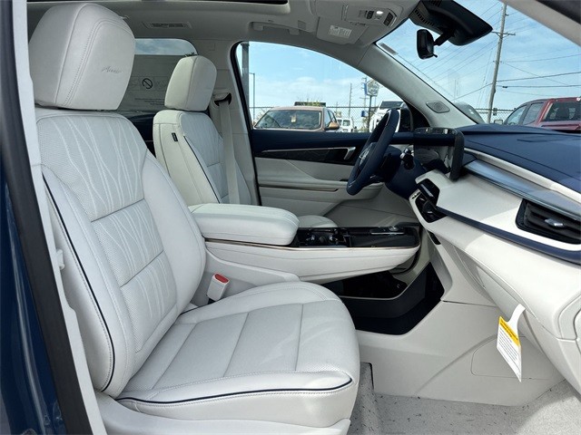 Buick Enclave Vehicle Full-screen Gallery Image 26