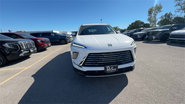 Buick Enclave Vehicle Full-screen Gallery Image 03